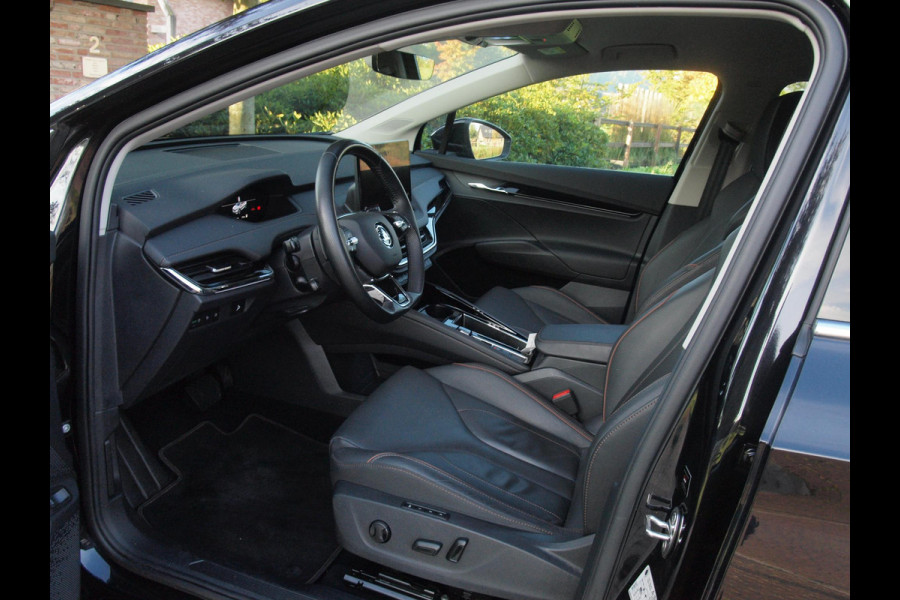 Škoda ENYAQ iV 80 First Edition | Camera | Trekhaak | Warmtepomp | Sfeerverlichting | Leer | ACC | NL-Auto |