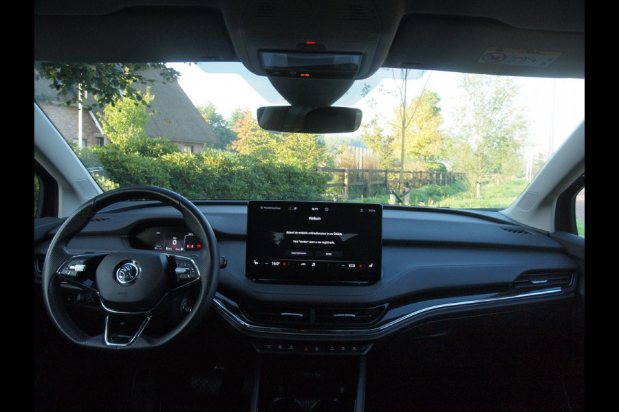 Škoda ENYAQ iV 80 First Edition | Camera | Trekhaak | Warmtepomp | Sfeerverlichting | Leer | ACC | NL-Auto |