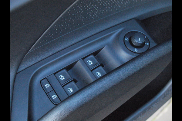Škoda ENYAQ iV 80 First Edition | Camera | Trekhaak | Warmtepomp | Sfeerverlichting | Leer | ACC | NL-Auto |