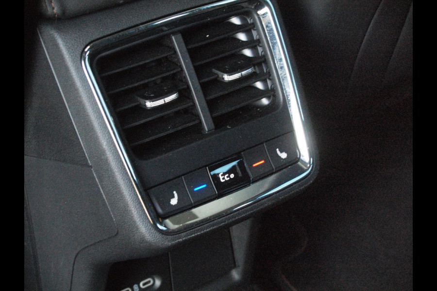 Škoda ENYAQ iV 80 First Edition | Camera | Trekhaak | Warmtepomp | Sfeerverlichting | Leer | ACC | NL-Auto |