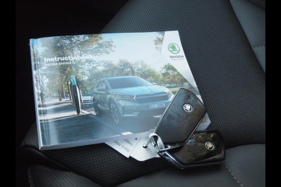 Škoda ENYAQ iV 80 First Edition | Camera | Trekhaak | Warmtepomp | Sfeerverlichting | Leer | ACC | NL-Auto |