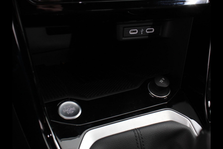 Volkswagen T-Roc 1.5 TSI DSG R-Line Climate control Adaptieve cruise control LED Navigatie Achteruitrijcamera Parkeersensoren Apple Carplay Android Auto Radio