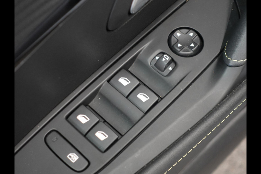 Peugeot 208 1.2 PureTech 100pk Automaat GT-Line Peugeot 208 1.2 PureTech 100pk Aut. GT-Line Navigatie Apple Carplay/Android Auto Camera Parkeersensoren Adaptive Cruise Control Blind Spot Assist Virtual Cockpit Climate Control Getinte ramen