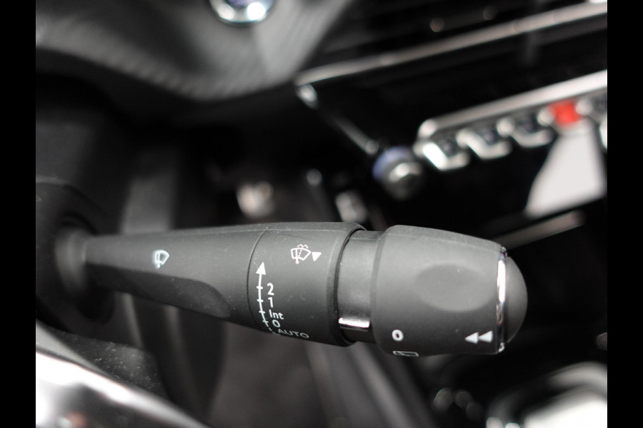 Peugeot 208 1.2 PureTech 100pk Automaat GT-Line Peugeot 208 1.2 PureTech 100pk Aut. GT-Line Navigatie Apple Carplay/Android Auto Camera Parkeersensoren Adaptive Cruise Control Blind Spot Assist Virtual Cockpit Climate Control Getinte ramen