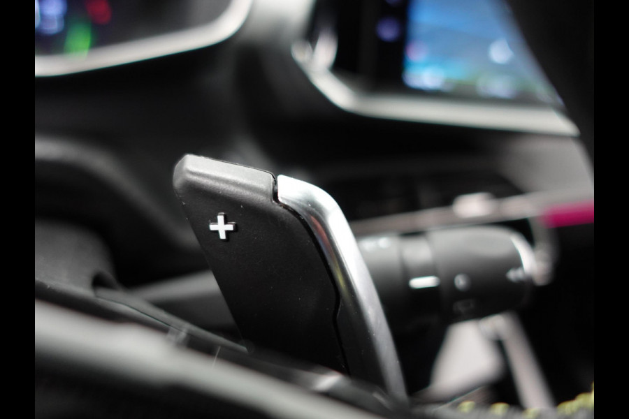 Peugeot 208 1.2 PureTech 100pk Automaat GT-Line Peugeot 208 1.2 PureTech 100pk Aut. GT-Line Navigatie Apple Carplay/Android Auto Camera Parkeersensoren Adaptive Cruise Control Blind Spot Assist Virtual Cockpit Climate Control Getinte ramen