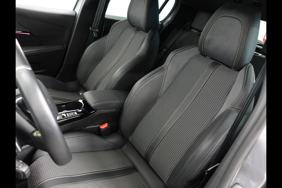 Peugeot 208 1.2 PureTech 100pk Automaat GT-Line Peugeot 208 1.2 PureTech 100pk Aut. GT-Line Navigatie Apple Carplay/Android Auto Camera Parkeersensoren Adaptive Cruise Control Blind Spot Assist Virtual Cockpit Climate Control Getinte ramen