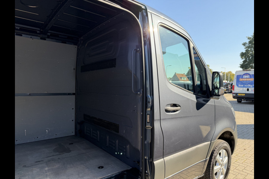 Mercedes-Benz Sprinter 314 2.2 CDI L1H1 Functional RWD / vaste prijs rijklaar € 19.950 ex btw / euro 6 / bpm vrij / lease vanaf € 336 / camera / climate control / trekhaak / grijs metallic !