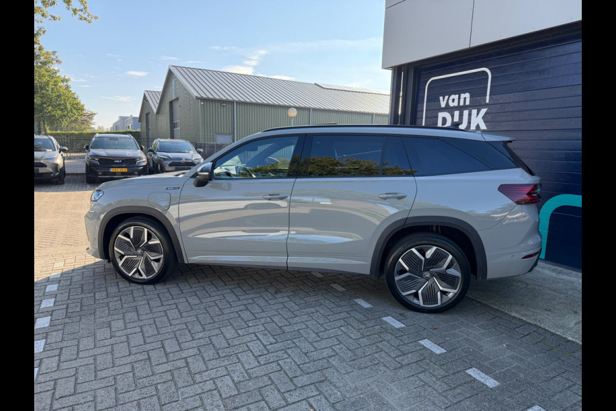 Škoda Kodiaq 1.5 TSI PHEV Sportline Panoramadak 20 inch velgen Head Up display Adaptive cruise Navigatie Sportstoelen 360 camera Full LED