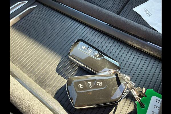Škoda Kodiaq 1.5 TSI PHEV Sportline Panoramadak 20 inch velgen Head Up display Adaptive cruise Navigatie Sportstoelen 360 camera Full LED