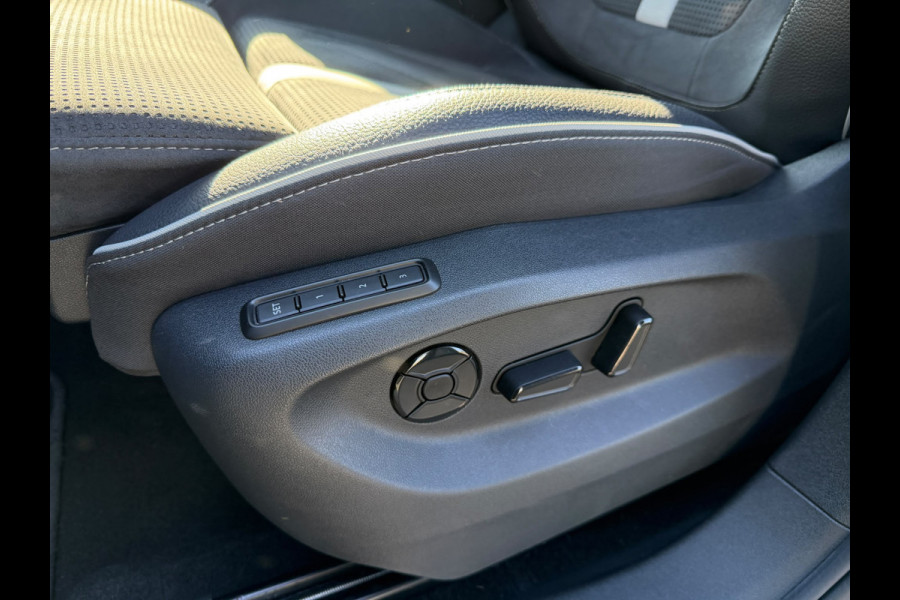 Škoda Kodiaq 1.5 TSI PHEV Sportline Panoramadak 20 inch velgen Head Up display Adaptive cruise Navigatie Sportstoelen 360 camera Full LED