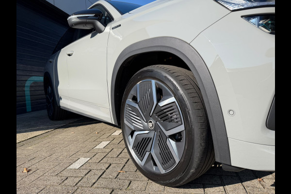 Škoda Kodiaq 1.5 TSI PHEV Sportline Panoramadak 20 inch velgen Head Up display Adaptive cruise Navigatie Sportstoelen 360 camera Full LED
