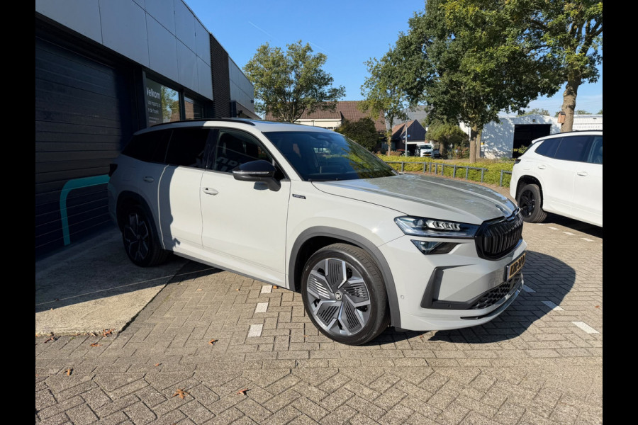 Škoda Kodiaq 1.5 TSI PHEV Sportline Panoramadak 20 inch velgen Head Up display Adaptive cruise Navigatie Sportstoelen 360 camera Full LED