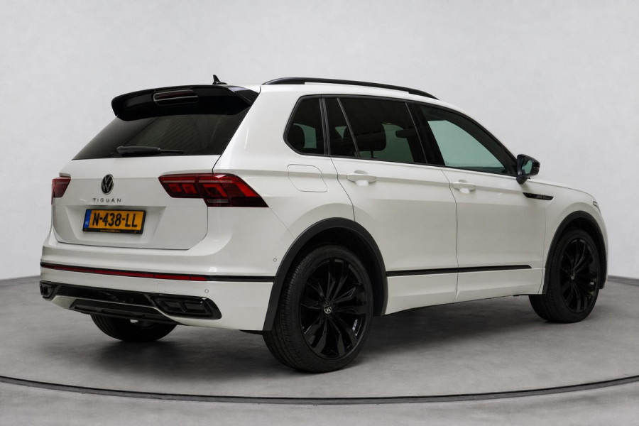 Volkswagen Tiguan 1.5 TSI 150pk R-Line | Carplay | Sfeerverlichting | Blind-Spot | Zwart optiek | Adaptive cruise