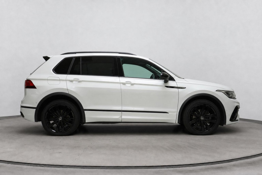 Volkswagen Tiguan 1.5 TSI 150pk R-Line | Carplay | Sfeerverlichting | Blind-Spot | Zwart optiek | Adaptive cruise