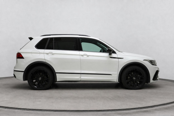 Volkswagen Tiguan 1.5 TSI 150pk R-Line | Carplay | Sfeerverlichting | Blind-Spot | Zwart optiek | Adaptive cruise