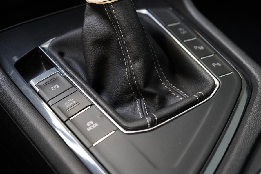 Volkswagen Tiguan 1.5 TSI 150pk R-Line | Carplay | Sfeerverlichting | Blind-Spot | Zwart optiek | Adaptive cruise