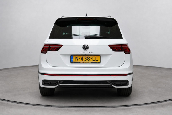 Volkswagen Tiguan 1.5 TSI 150pk R-Line | Carplay | Sfeerverlichting | Blind-Spot | Zwart optiek | Adaptive cruise