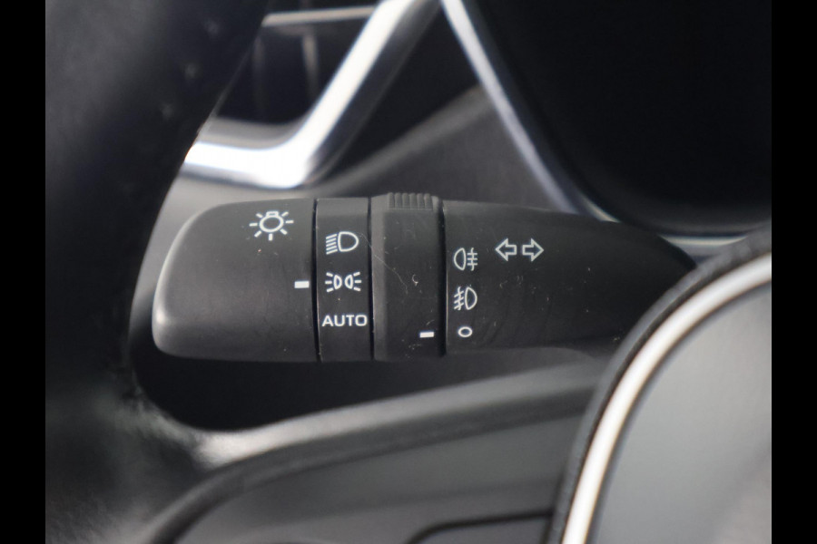 Toyota Corolla Touring Sports 1.8 Hybrid Business Luxury | Stoelverwarming | Parkeersensoren | Draadloze telefoon lader | Privacy Glass |