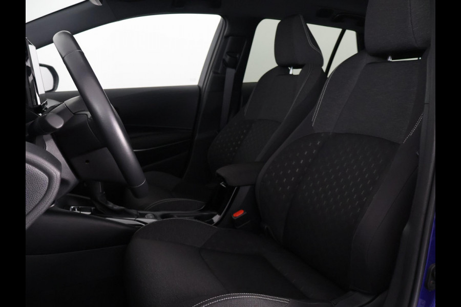 Toyota Corolla Touring Sports 1.8 Hybrid Business Luxury | Stoelverwarming | Parkeersensoren | Draadloze telefoon lader | Privacy Glass |