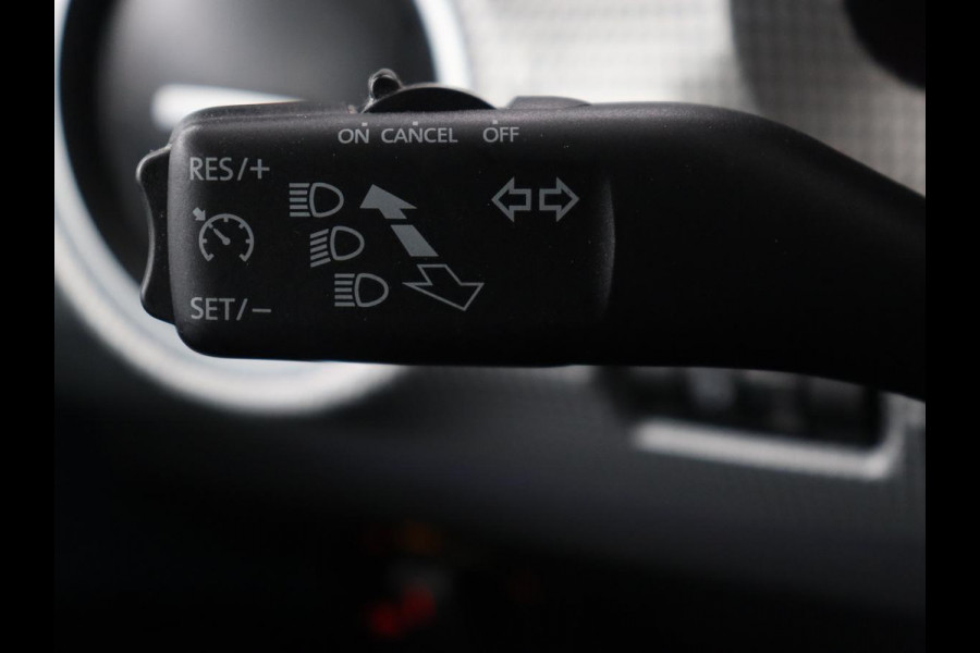Volkswagen e-Up! | SOH 88,3% | Panoramadak | Stoelverwarming | Cruise control | Park assist | 5-deurs | Bluetooth