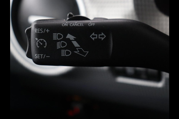 Volkswagen e-Up! | SOH 88,3% | Panoramadak | Stoelverwarming | Cruise control | Park assist | 5-deurs | Bluetooth
