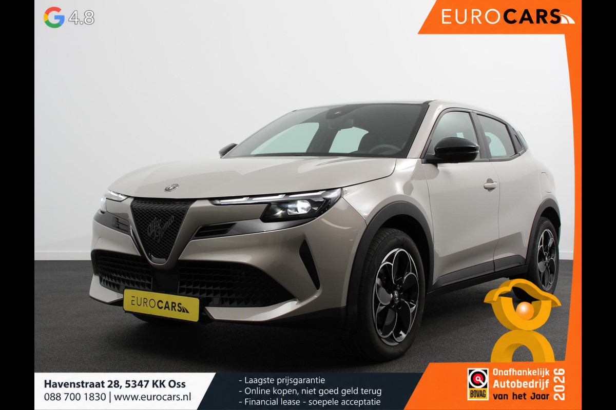 Alfa Romeo junior Elettrica Automaat 156PK Adaptieve Cruise Control LMV 18 inch Full Led Matrix Parkeer sensoren Navigatie Apple Carplay / Android auto  Climate Control