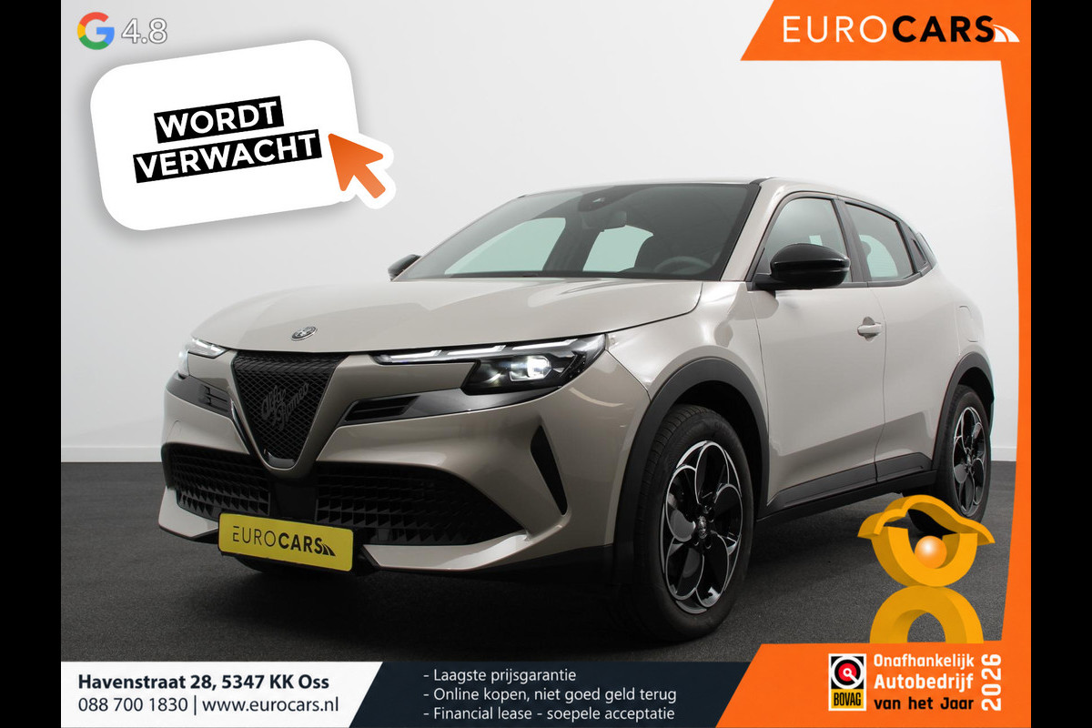 Alfa Romeo junior Elettrica Automaat 156PK Adaptieve Cruise Control LMV 18 inch Full Led Matrix Parkeer sensoren Navigatie Apple Carplay / Android auto  Climate Control