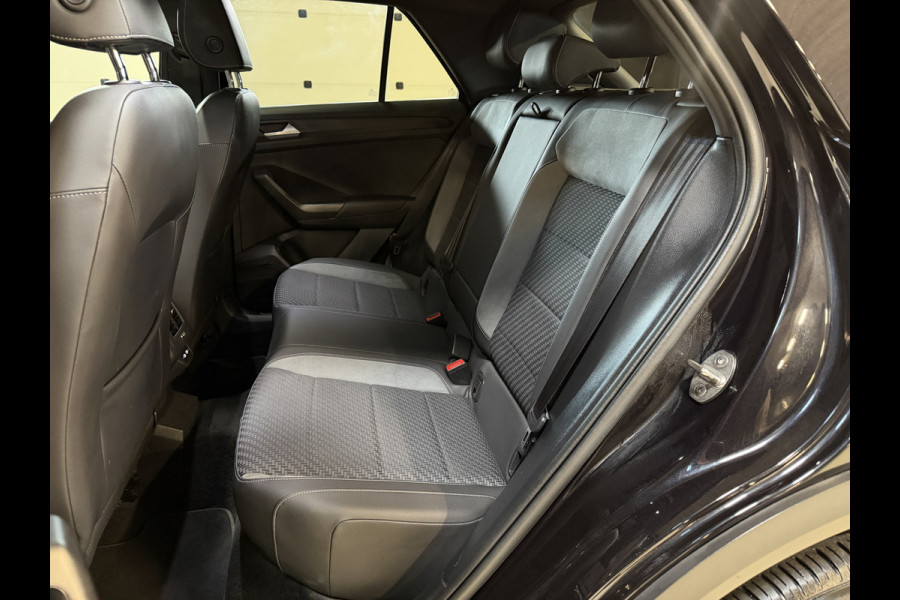 Volkswagen T-Roc 1.5 TSI Sport Business R | Pano | Camera | Stoelverw. | Adaptive cruise | Full LED | Dodehoeksensor