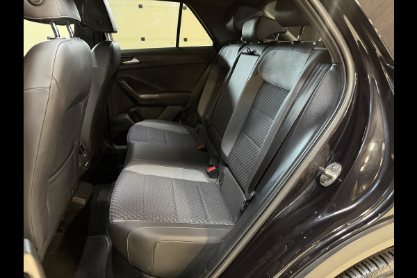 Volkswagen T-Roc 1.5 TSI Sport Business R | Pano | Camera | Stoelverw. | Adaptive cruise | Full LED | Dodehoeksensor