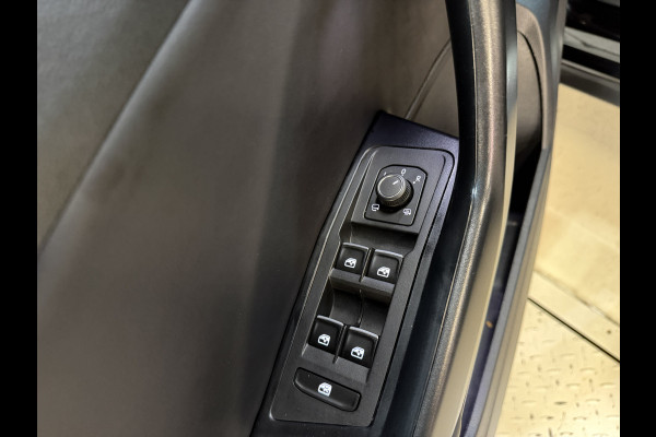 Volkswagen T-Roc 1.5 TSI Sport Business R | Pano | Camera | Stoelverw. | Adaptive cruise | Full LED | Dodehoeksensor