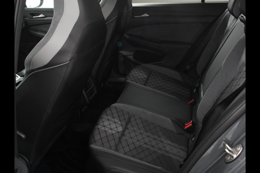 Volkswagen Golf 1.5 eTSI 150pk DSG R-Line DEMO ! Panorama dak Navigatie Apple Carplay/Android Auto Climate Control Camera Dab Extra Getint Glas Adaptive Cruise Control Virtual Cockpit Lichtmetalen Velgen