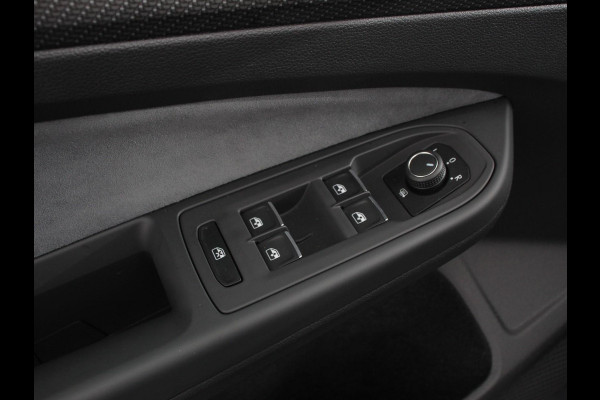 Volkswagen Golf 1.5 eTSI 150pk DSG R-Line DEMO ! Panorama dak Navigatie Apple Carplay/Android Auto Climate Control Camera Dab Extra Getint Glas Adaptive Cruise Control Virtual Cockpit Lichtmetalen Velgen