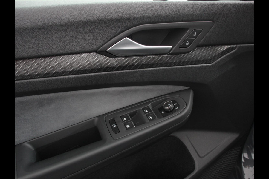 Volkswagen Golf 1.5 eTSI 150pk DSG R-Line DEMO ! Panorama dak Navigatie Apple Carplay/Android Auto Climate Control Camera Dab Extra Getint Glas Adaptive Cruise Control Virtual Cockpit Lichtmetalen Velgen