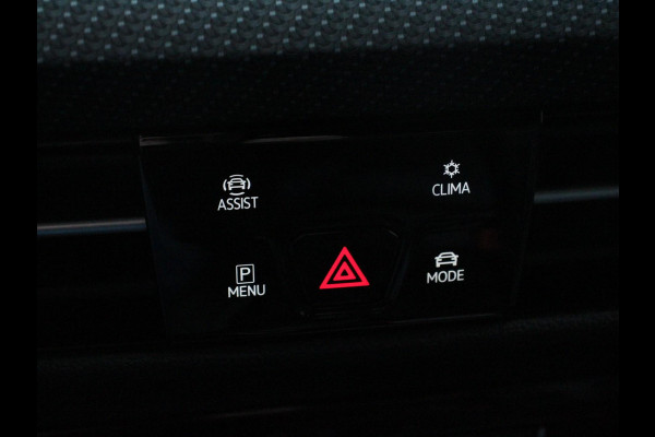 Volkswagen Golf 1.5 eTSI 150pk DSG R-Line DEMO ! Panorama dak Navigatie Apple Carplay/Android Auto Climate Control Camera Dab Extra Getint Glas Adaptive Cruise Control Virtual Cockpit Lichtmetalen Velgen