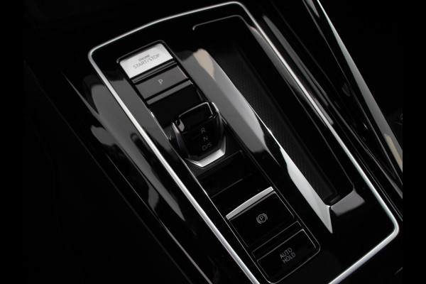 Volkswagen Golf 1.5 eTSI 150pk DSG R-Line DEMO ! Panorama dak Navigatie Apple Carplay/Android Auto Climate Control Camera Dab Extra Getint Glas Adaptive Cruise Control Virtual Cockpit Lichtmetalen Velgen