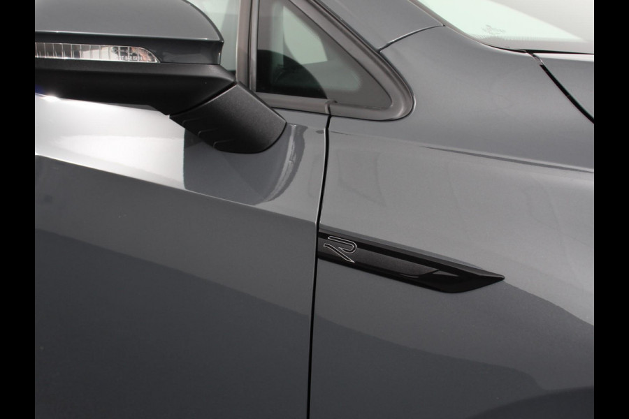 Volkswagen Golf 1.5 eTSI 150pk DSG R-Line DEMO ! Panorama dak Navigatie Apple Carplay/Android Auto Climate Control Camera Dab Extra Getint Glas Adaptive Cruise Control Virtual Cockpit Lichtmetalen Velgen