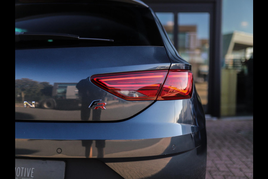 Seat Leon 1.5 TSI FR Ultimate Edition Black | Pano | DCC | Camera | Stoelverw.