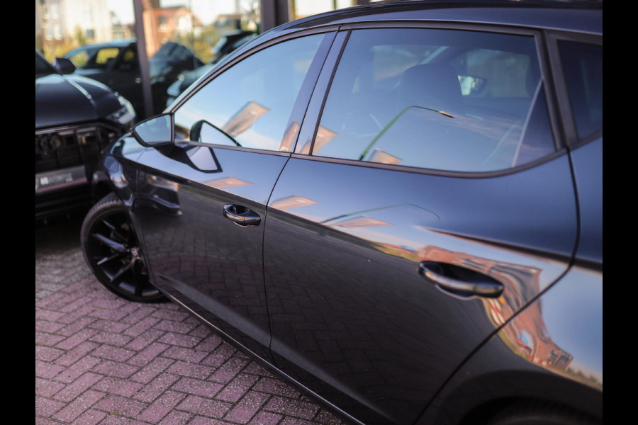 Seat Leon 1.5 TSI FR Ultimate Edition Black | Pano | DCC | Camera | Stoelverw.