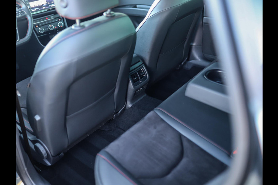 Seat Leon 1.5 TSI FR Ultimate Edition Black | Pano | DCC | Camera | Stoelverw.