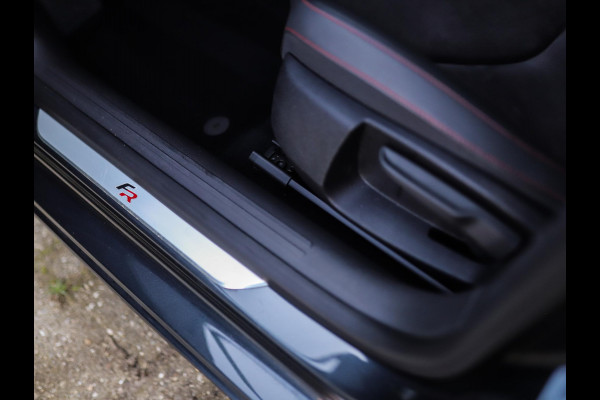 Seat Leon 1.5 TSI FR Ultimate Edition Black | Pano | DCC | Camera | Stoelverw.