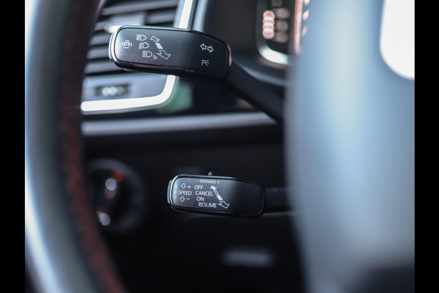 Seat Leon 1.5 TSI FR Ultimate Edition Black | Pano | DCC | Camera | Stoelverw.