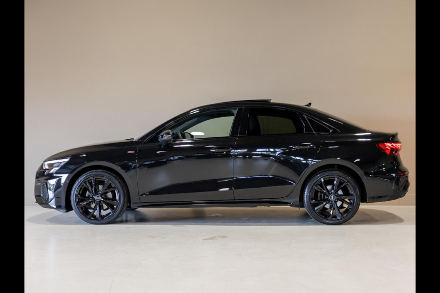 Audi A3 Limousine 35 TFSI S-Line edition / 150pk / NAP / Panorama dak / Achteruitrij camera /