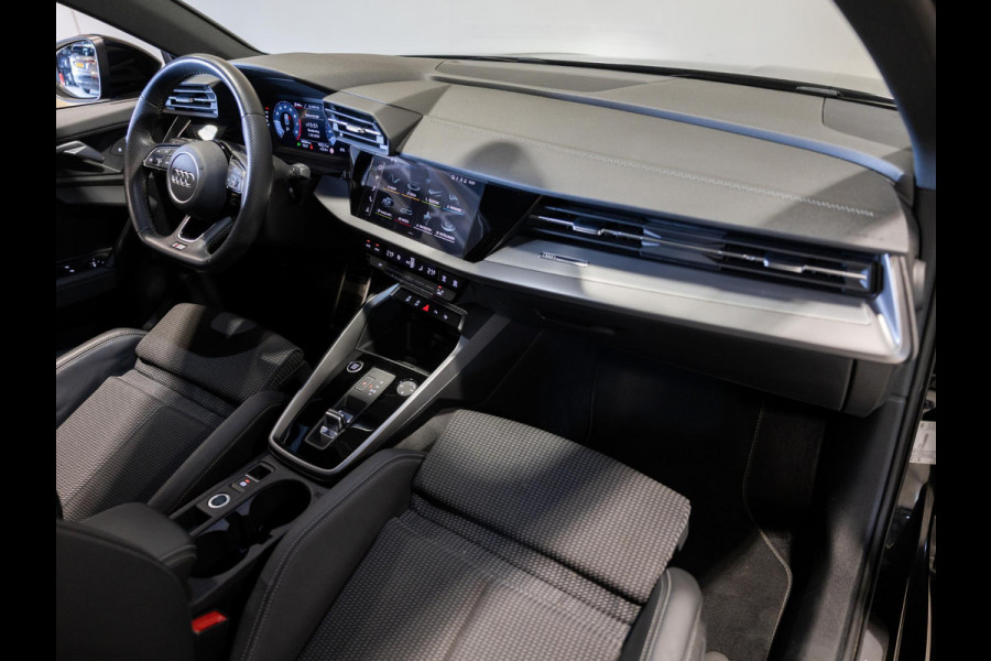 Audi A3 Limousine 35 TFSI S-Line edition / 150pk / NAP / Panorama dak / Achteruitrij camera /