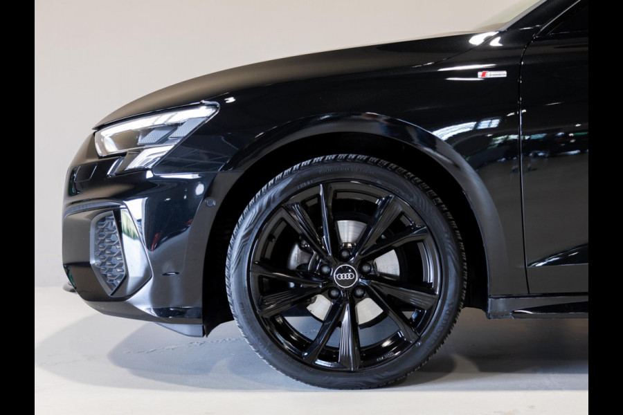 Audi A3 Limousine 35 TFSI S-Line edition / 150pk / NAP / Panorama dak / Achteruitrij camera /