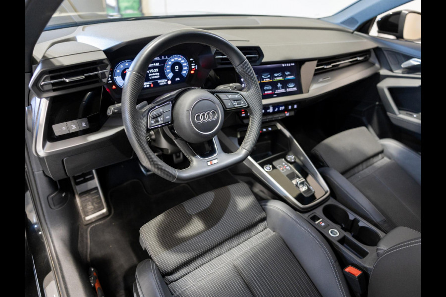 Audi A3 Limousine 35 TFSI S-Line edition / 150pk / NAP / Panorama dak / Achteruitrij camera /