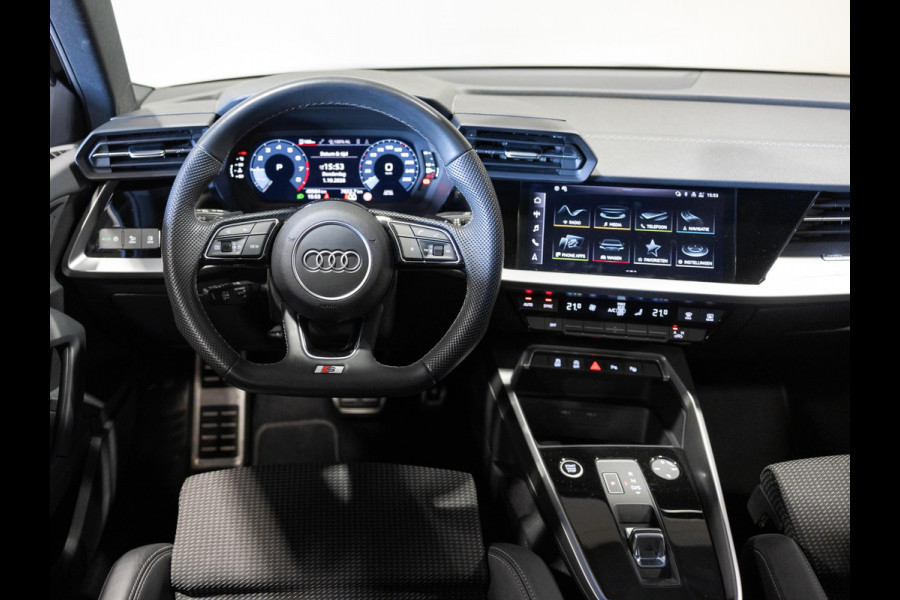 Audi A3 Limousine 35 TFSI S-Line edition / 150pk / NAP / Panorama dak / Achteruitrij camera /