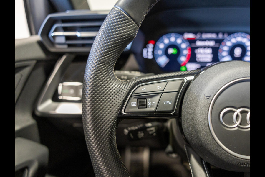 Audi A3 Limousine 35 TFSI S-Line edition / 150pk / NAP / Panorama dak / Achteruitrij camera /