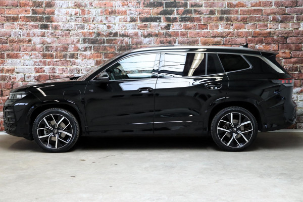 Volkswagen Tayron 1.5 eHybrid R-Line Edition / Panoramadak / Trekhaak / Harman Kardon / Adaptieve Cruise Control / Stoel- en stuurverwarming / Head-Up Display / Massagestoelen / LED / Rondomzicht Camera / 20 Inch / Sfeerverlichting / Keyless Entry