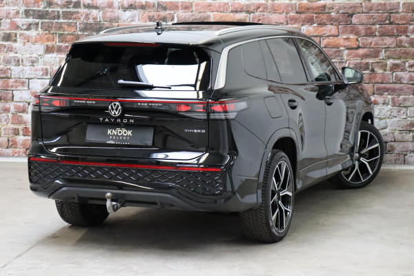 Volkswagen Tayron 1.5 eHybrid R-Line Edition / Panoramadak / Trekhaak / Harman Kardon / Adaptieve Cruise Control / Stoel- en stuurverwarming / Head-Up Display / Massagestoelen / LED / Rondomzicht Camera / 20 Inch / Sfeerverlichting / Keyless Entry