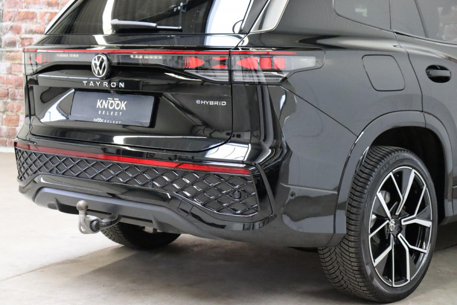 Volkswagen Tayron 1.5 eHybrid R-Line Edition / Panoramadak / Trekhaak / Harman Kardon / Adaptieve Cruise Control / Stoel- en stuurverwarming / Head-Up Display / Massagestoelen / LED / Rondomzicht Camera / 20 Inch / Sfeerverlichting / Keyless Entry
